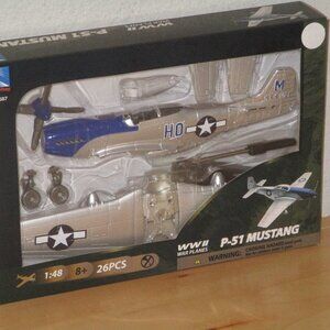 New Ray P-51 Mustang Silver Fighter Airplane Model Kit Scale 1:48 Brand New Box